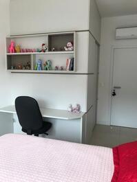 ALQUILER POR TEMPORADA: JURERÊ, 2 SUITES, A 50 METROS DE LA PLAYA