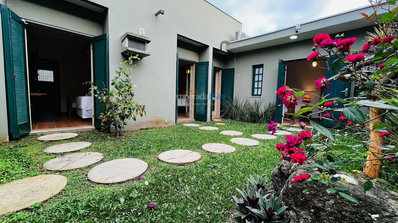 Casa para alquiler de vacaciones em Guarujá (Praia do Pernambuco)