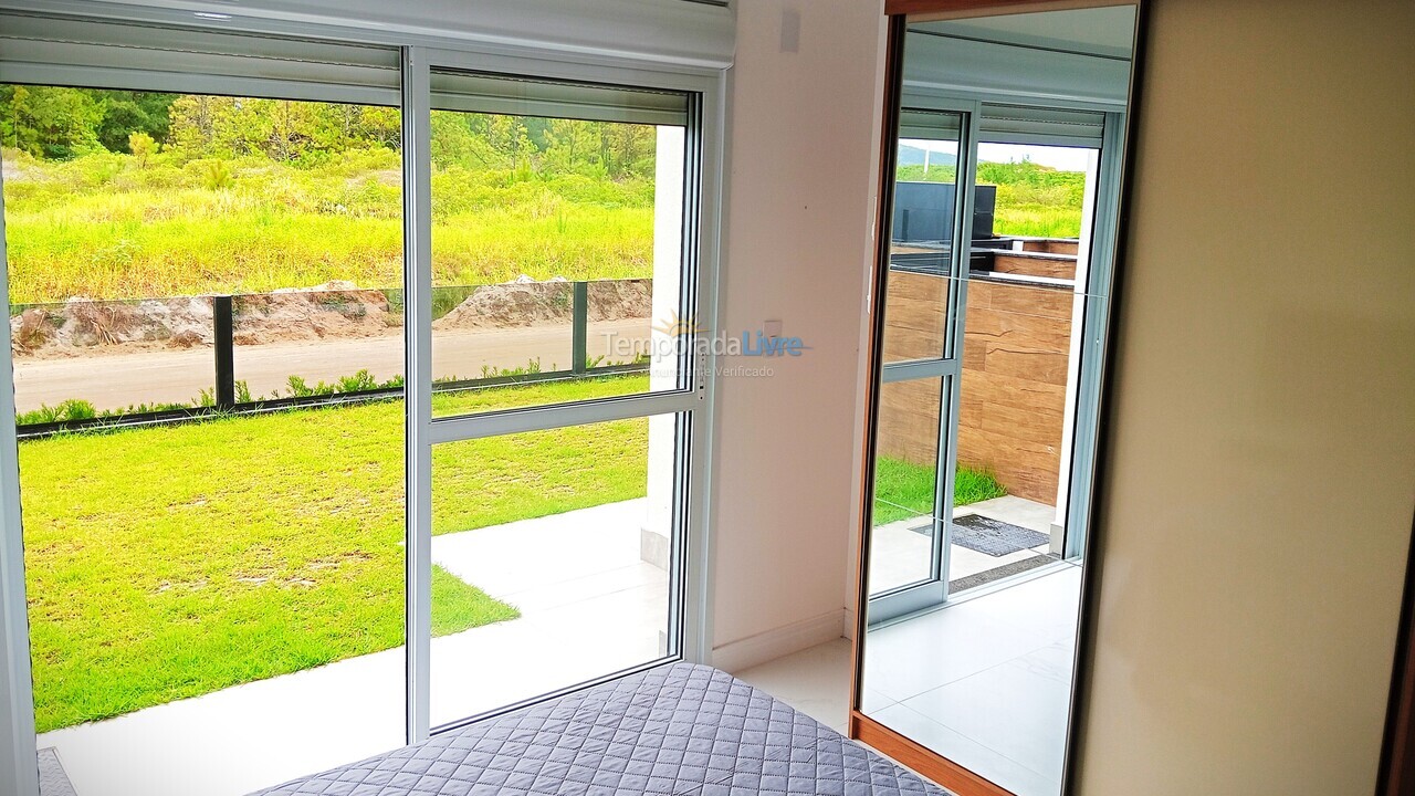 Apartamento para aluguel de temporada em Palhoça (Praia da Pinheira)