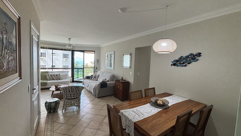 Apartamento em Riviera pé na areia com vista para o mar