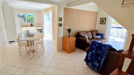 Cozinha, sala jantar e estar integrados