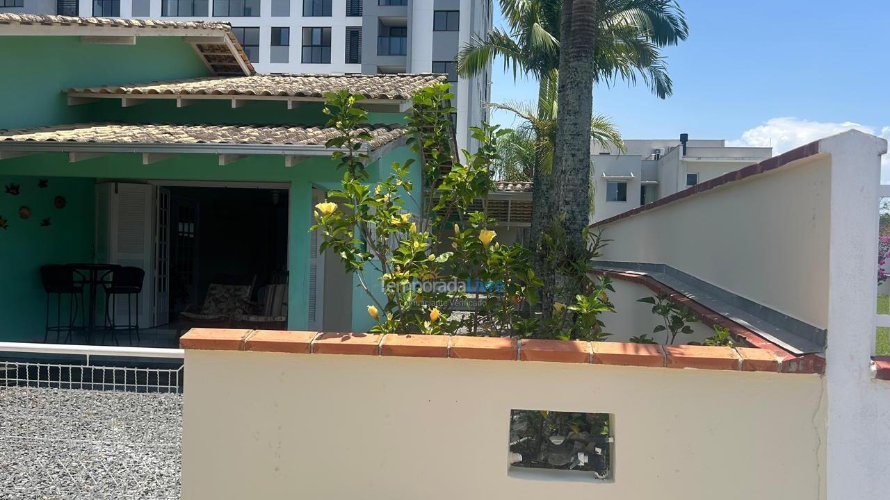 Casa para aluguel de temporada em São Francisco do Sul (Itaguaçu)