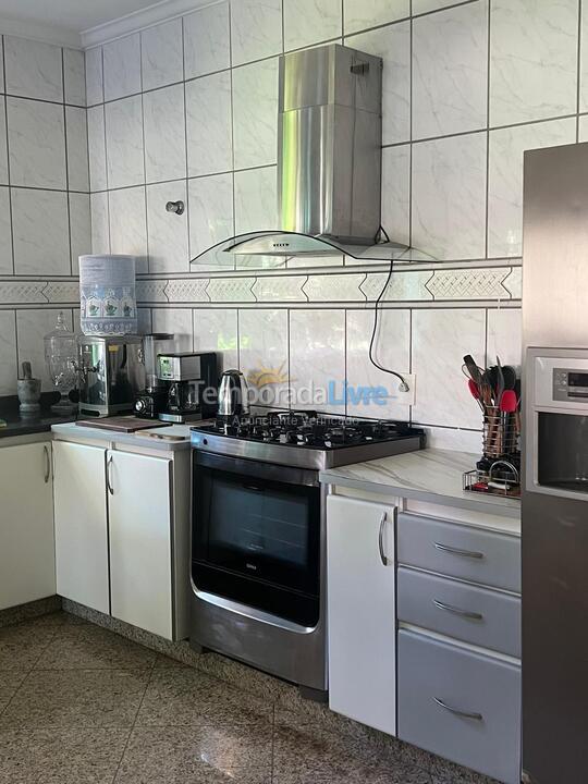 Casa para alquiler de vacaciones em Bertioga (Praia de Guaratuba)