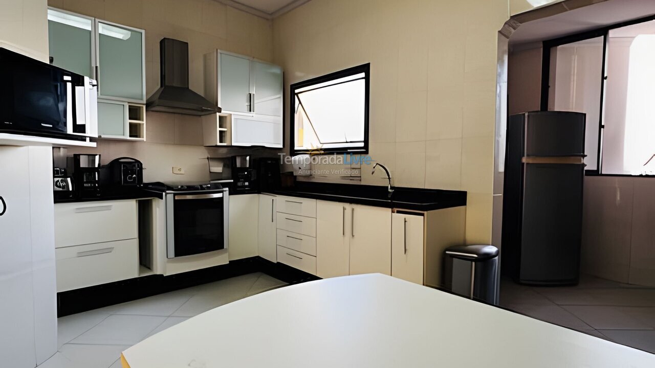 Apartamento para aluguel de temporada em Guarujá (Lot Joao Batista)