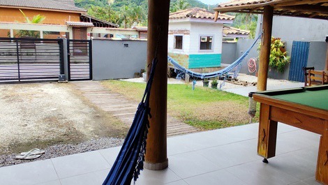 Sentado aqui e observando tudo ...