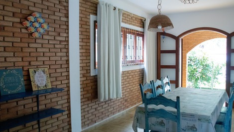 Casa con piscina en la Playa Enseada, en Ubatuba-SP, a 90m de la playa (código CE001)