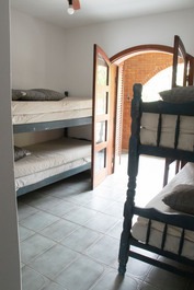 Casa con piscina en la Playa Enseada, en Ubatuba-SP, a 90m de la playa (código CE001)