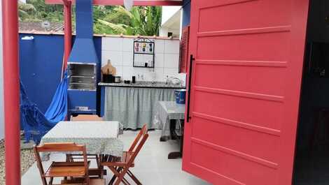 Chalet 100m from Enseada beach, pet friendly (code CHE001)