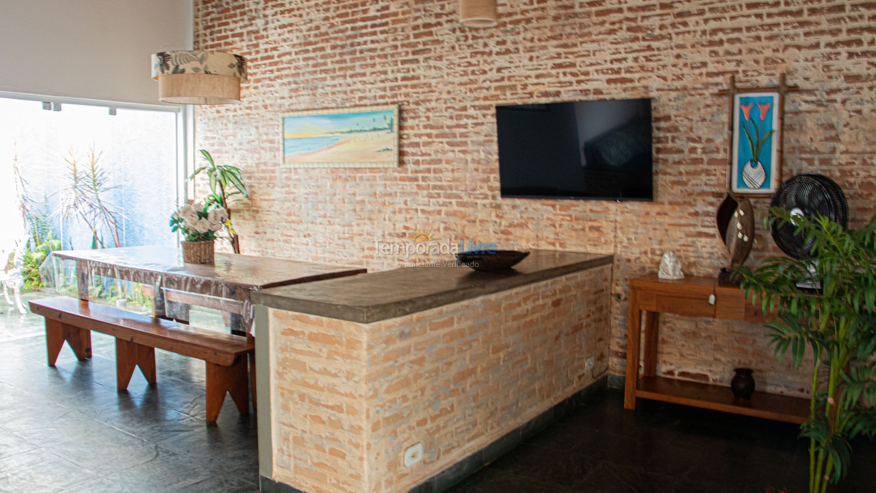 Casa para aluguel de temporada em Ubatuba (Enseada)