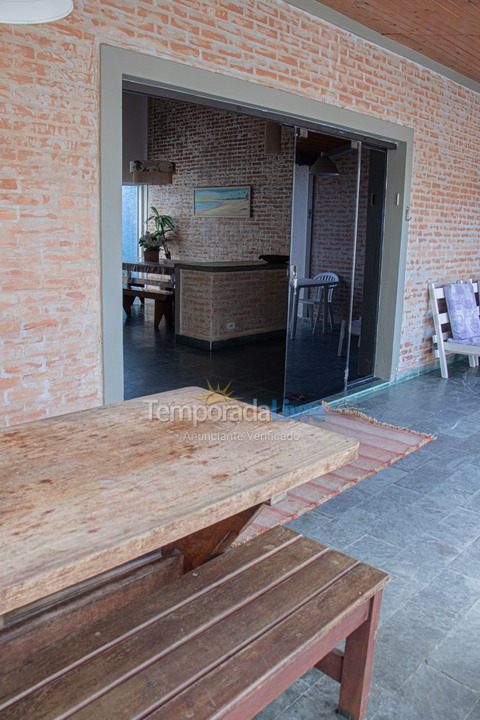 Casa para aluguel de temporada em Ubatuba (Enseada)