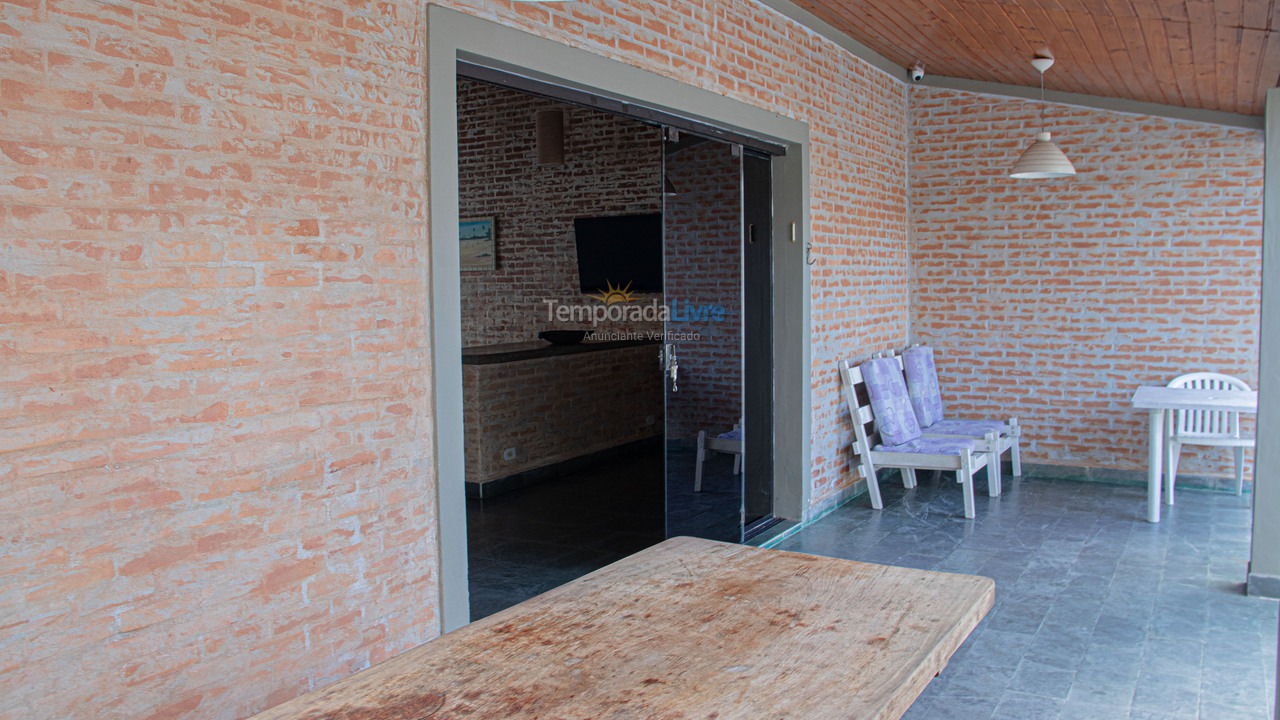 Casa para aluguel de temporada em Ubatuba (Enseada)