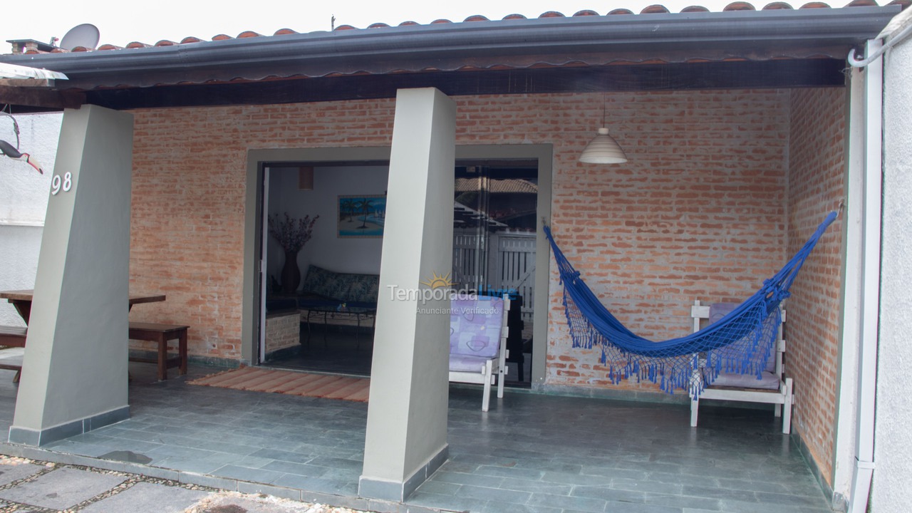 Casa para aluguel de temporada em Ubatuba (Enseada)