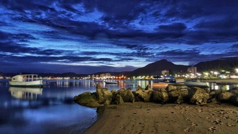 Penthouse apartment with 3 bedrooms in Martim de Sá, 50m from Adriana beach.