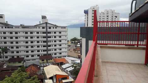 Penthouse apartment with 3 bedrooms in Martim de Sá, 50m from Adriana beach.