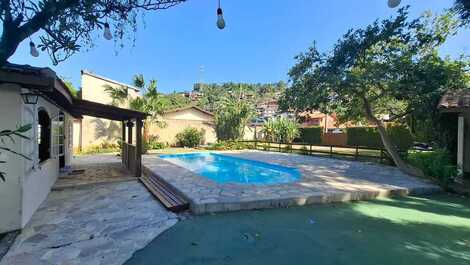 Casa con 6 suites: Piscina, A/C, Parking, BBQ.