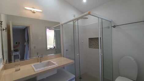 Baleia, 4 suítes, piscina, churrasqueira. 10 pessoas.