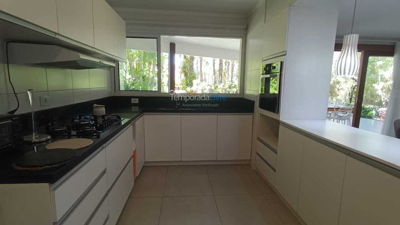 Casa para aluguel de temporada em São Sebastião (Praia da Baleia)