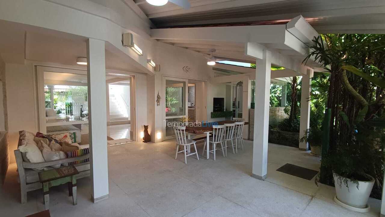 House for vacation rental in São Sebastião (Praia da Baleia)
