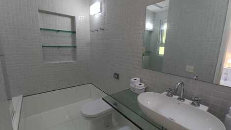 Rental - Baleia Beach. 4 bedrooms, sleeps 8.