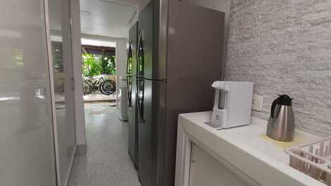 Rental - Baleia Beach. 4 bedrooms, sleeps 8.