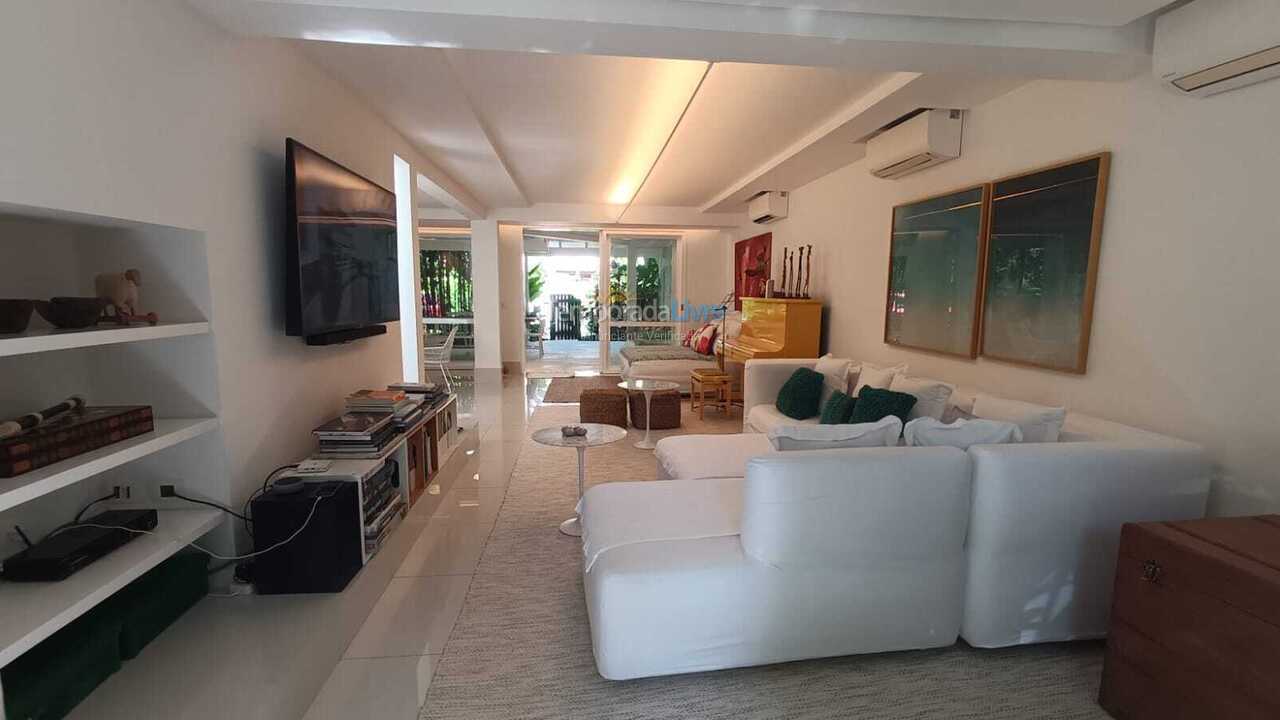 House for vacation rental in São Sebastião (Praia da Baleia)