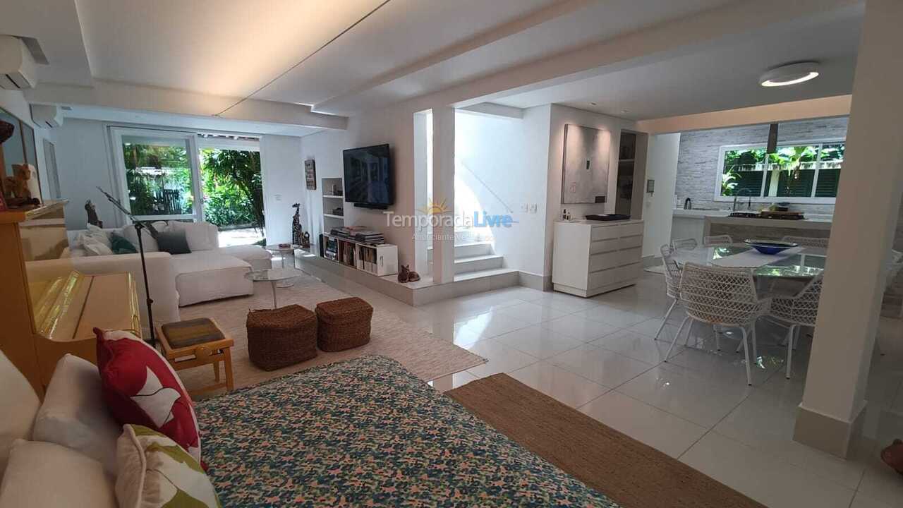 House for vacation rental in São Sebastião (Praia da Baleia)