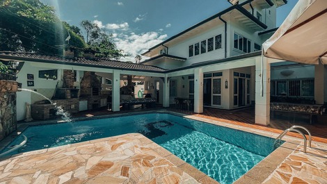 Casa de Praia com Varanda á 100 metros da praia