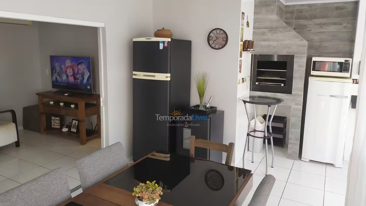 Apartamento para aluguel de temporada em Itapema (Meia Praia)