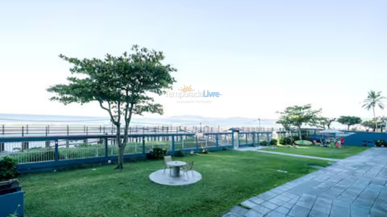 Apartamento para aluguel de temporada em Itapema (Meia Praia)