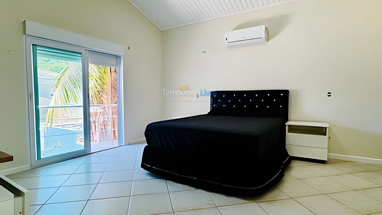 Casa para aluguel de temporada em Guarujá (Jd Acapulco)