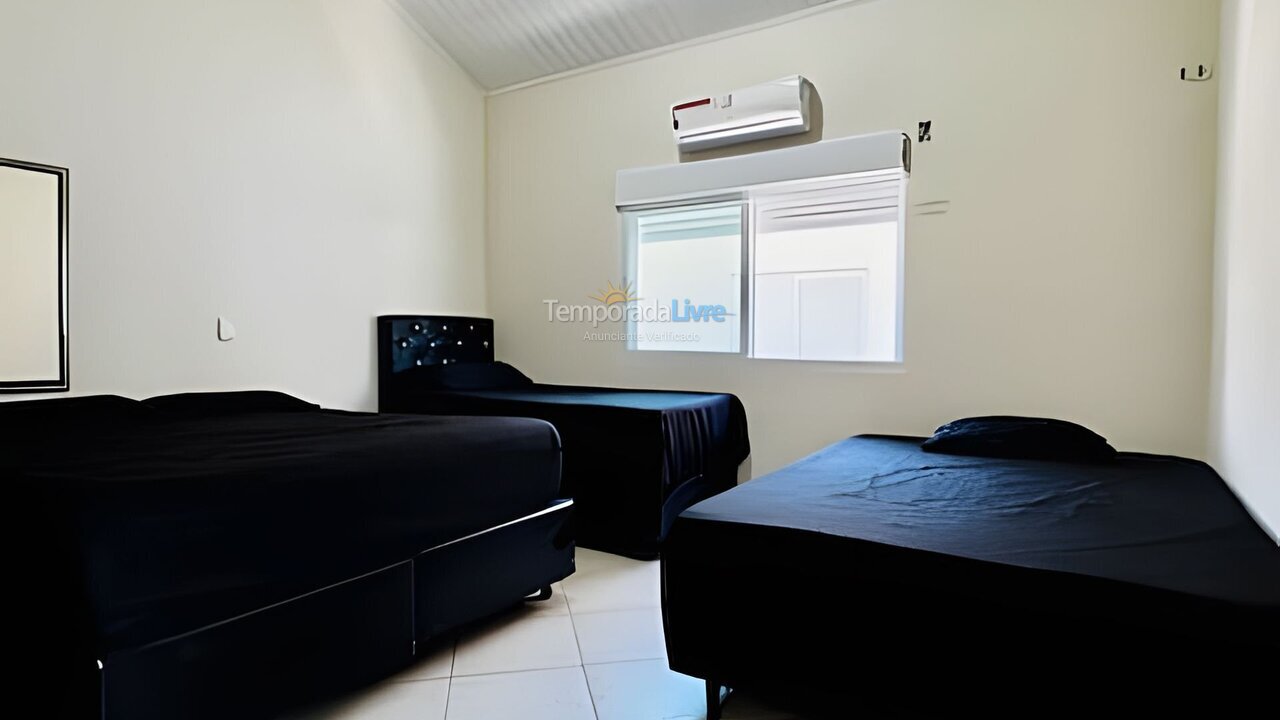 Casa para aluguel de temporada em Guarujá (Jd Acapulco)