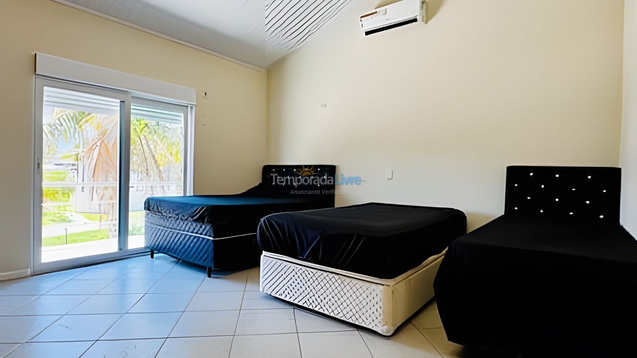 Casa para aluguel de temporada em Guarujá (Jd Acapulco)