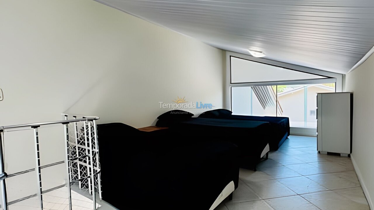 Casa para aluguel de temporada em Guarujá (Jd Acapulco)