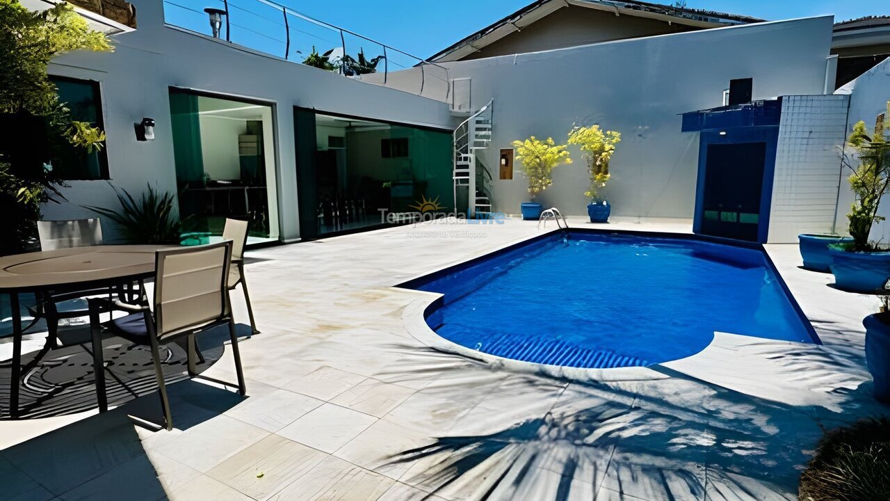 Casa para aluguel de temporada em Guarujá (Jd Acapulco)