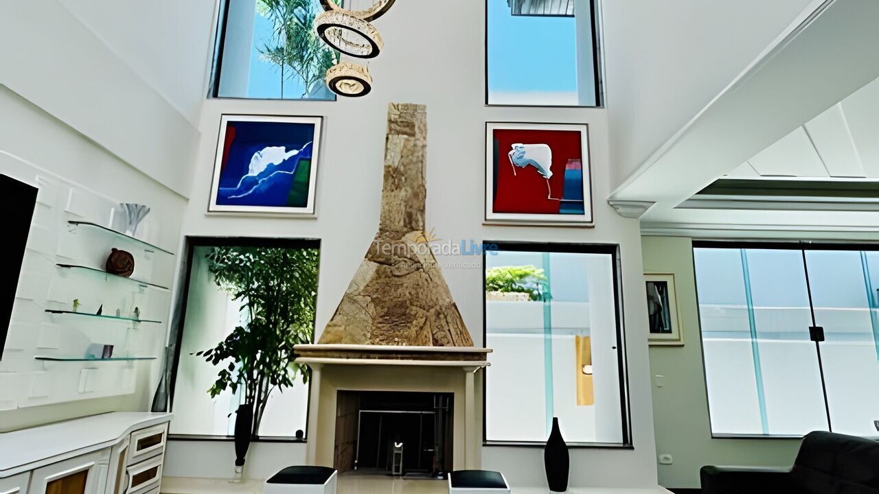 Casa para aluguel de temporada em Guarujá (Jd Acapulco)