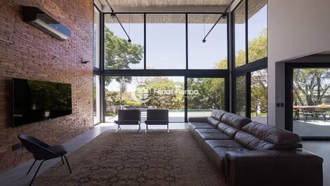 Luxury house with pool in Lagoa da Conceição