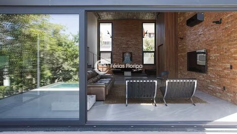 Luxury house with pool in Lagoa da Conceição
