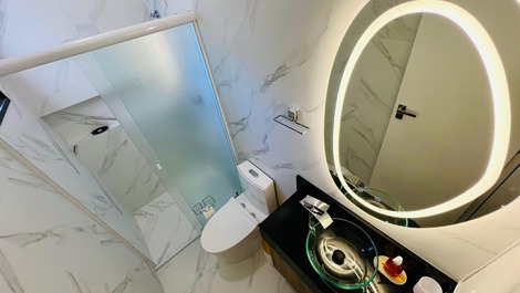 Banheiro suíte frente rua 