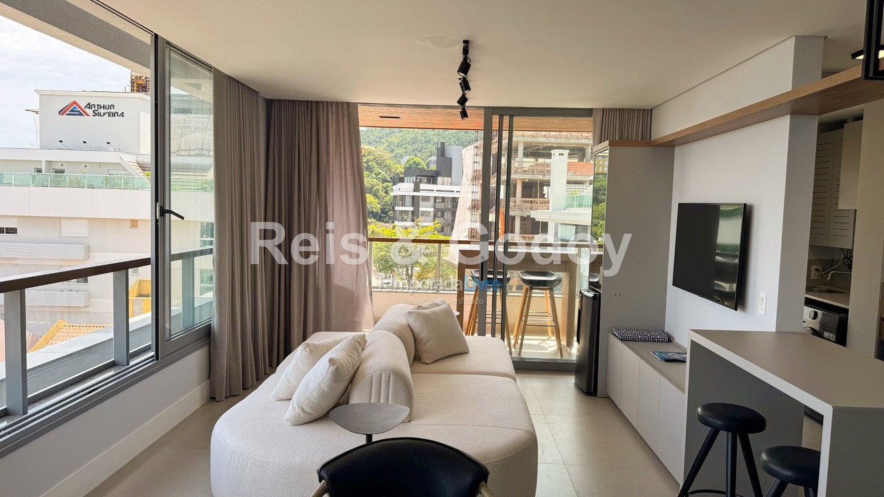 Apartamento para aluguel de temporada em Florianópolis (Jurere Tradicional)