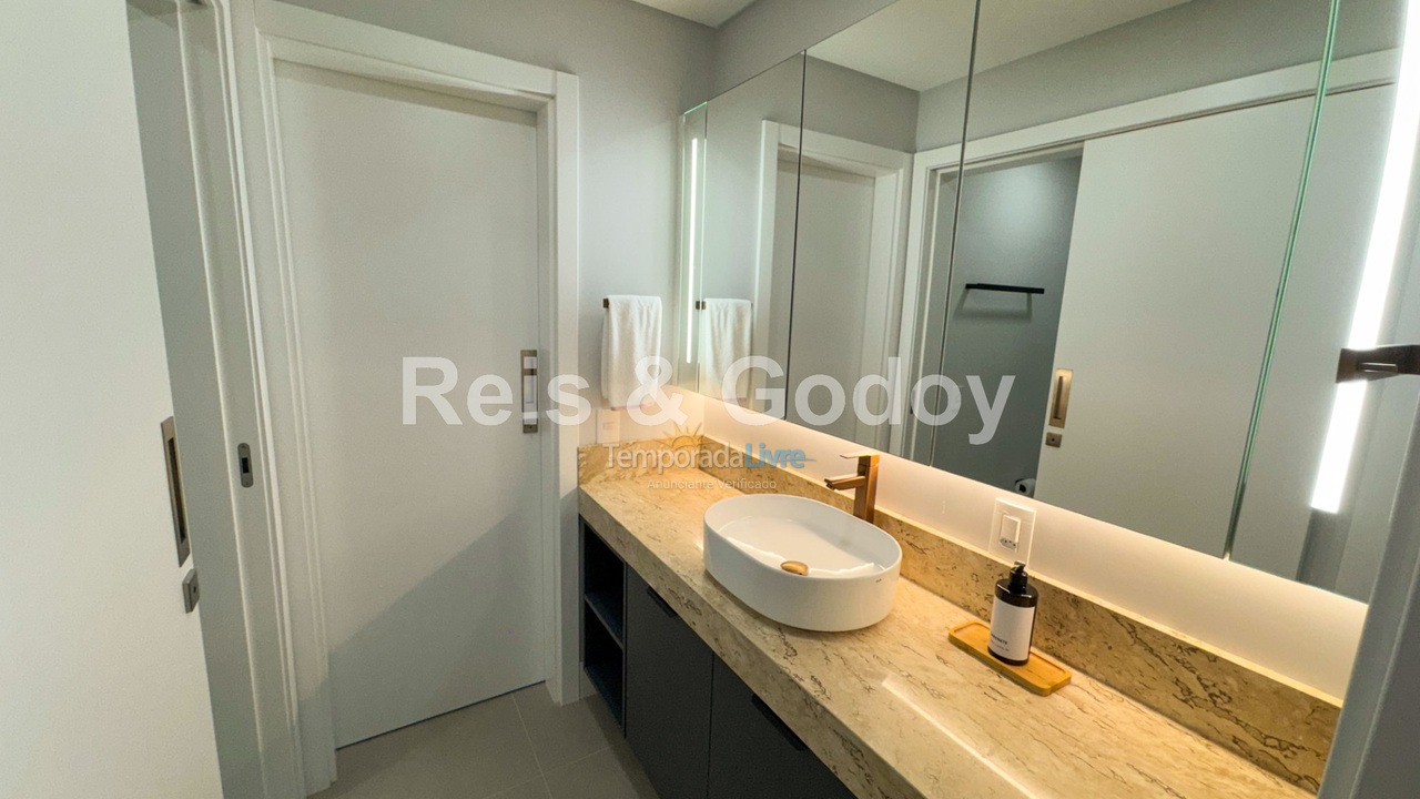 Apartamento para aluguel de temporada em Florianópolis (Jurere Tradicional)