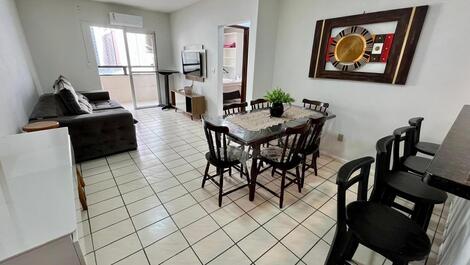 Apartamento en Meia Praia, a 200 metros del mar.