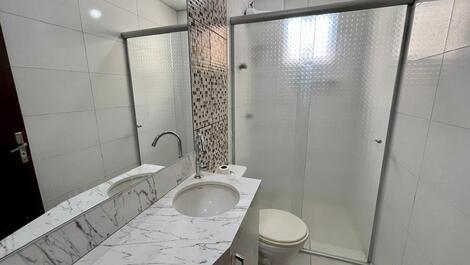 Apartamento en Meia Praia, a 200 metros del mar.