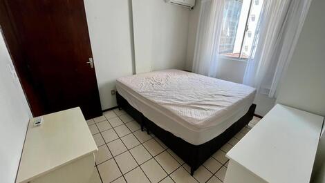 Apartamento en Meia Praia, a 200 metros del mar.