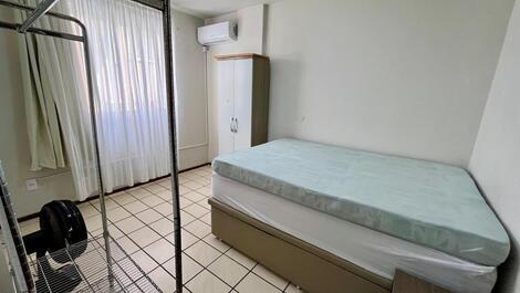 Apartamento en Meia Praia, a 200 metros del mar.