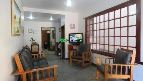 Sala 2 ambiente com tv e mesa de jantar