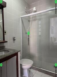 Banheiro completo da suíte 01