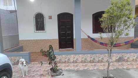 House 5 minutes from Perequê Açu Beach, Ubatuba, sleeps 8. WhatsApp 12981727222