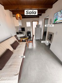 Estúdios Molhes, frente a la playa en Passo de Torres, aire acondicionado y garaje.