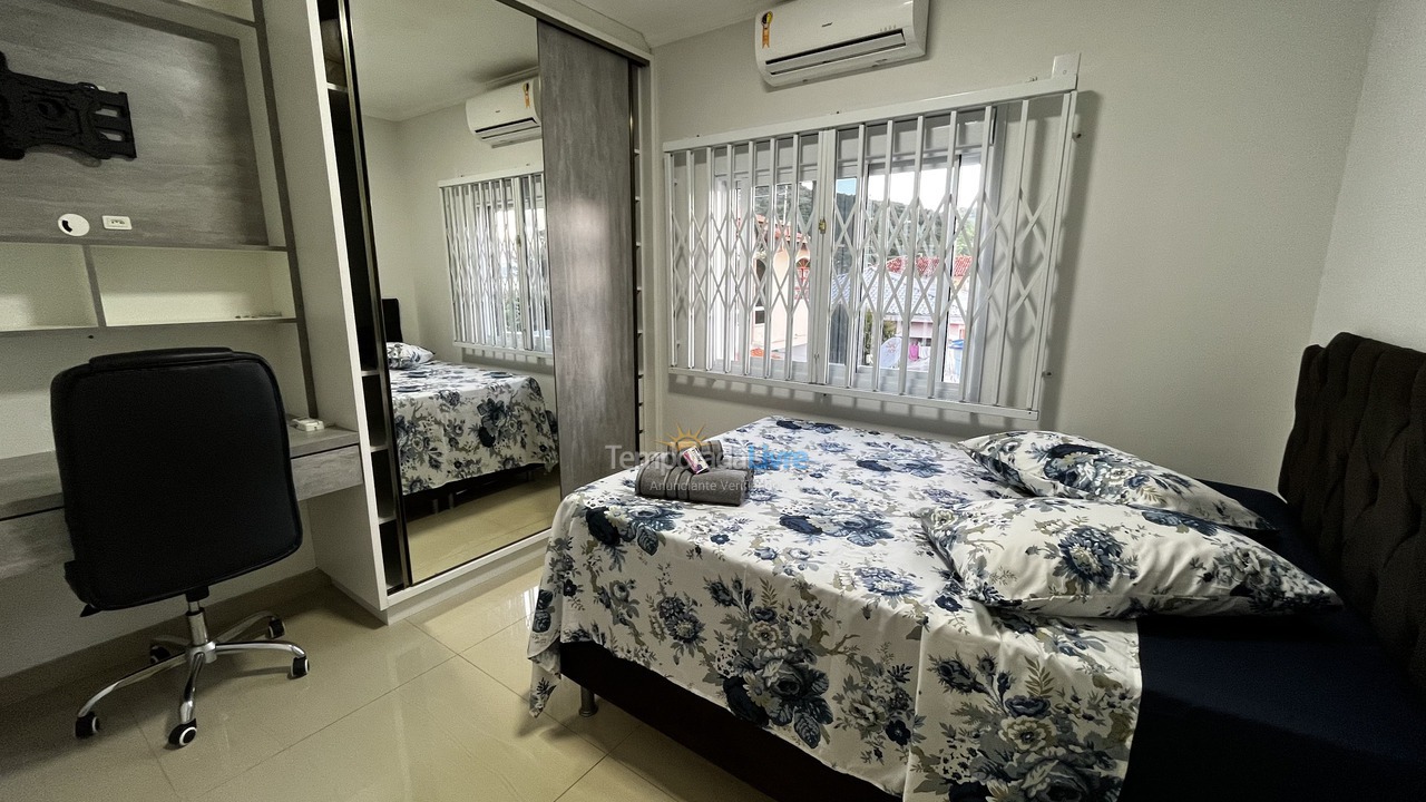 Apartamento para aluguel de temporada em Florianópolis (Ponta das Canas)