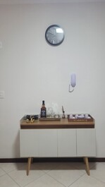 Apto 3 quartos, com 1 suite, coração de Meia Praia, 190m do mar!